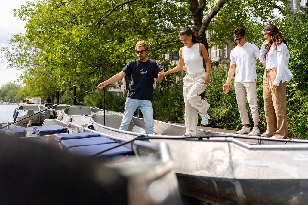 Einsteigen am Boats4rent-Steg gegenüber Nassaukade 155